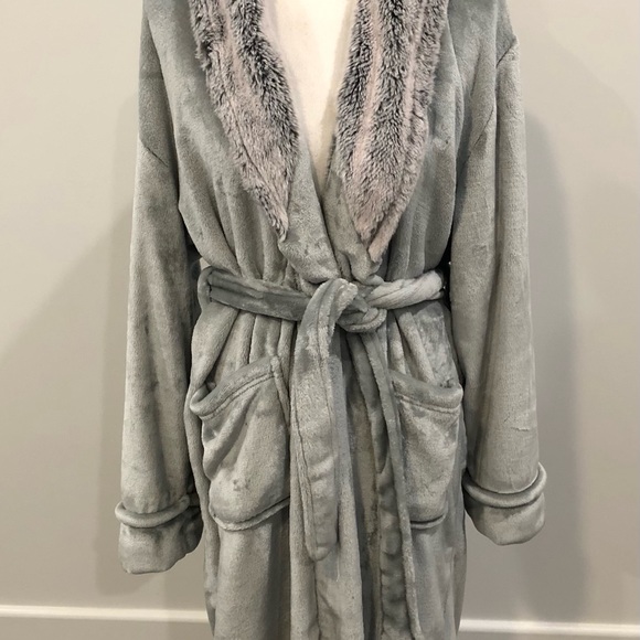Baroque Robe - Picture 2 of 5